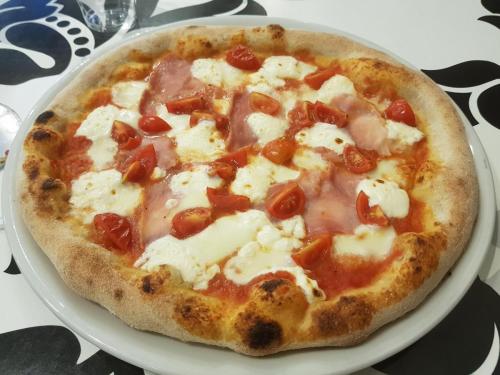 Pizza pomodorini e mascarpone Pisa