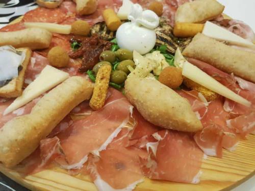 il tagliere di salumi e formaggi